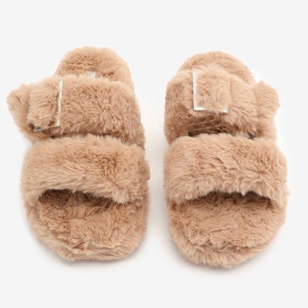 Host Pick??2 band faux fur slippers. New.